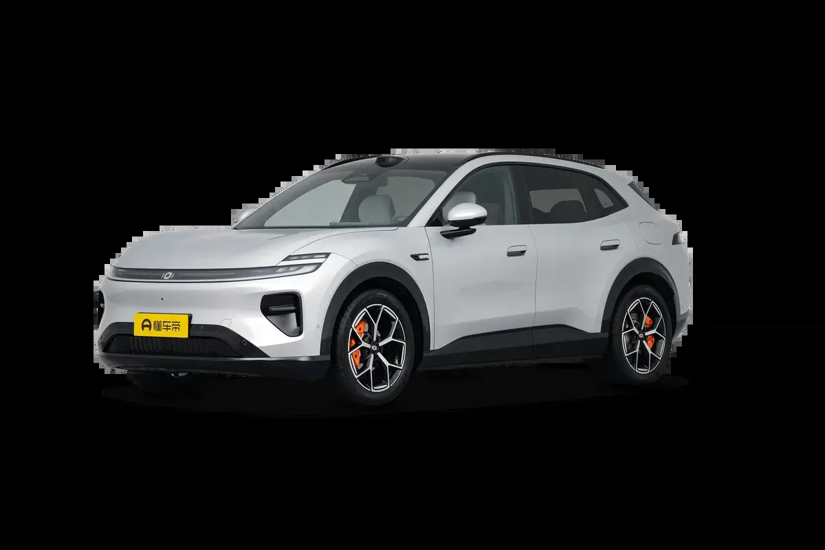 Changan Nevo Q06 — серебристый цвет Shimmer Silver
